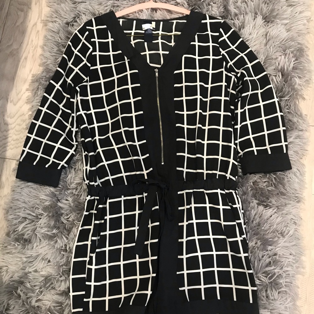 Francesca‘s one piece shorts romper, 3/4 sleeve, b&w checkered, size small